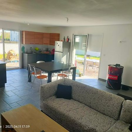 Chambre Dans Maison Plain-Pied Moderne Roanne Buitenkant foto