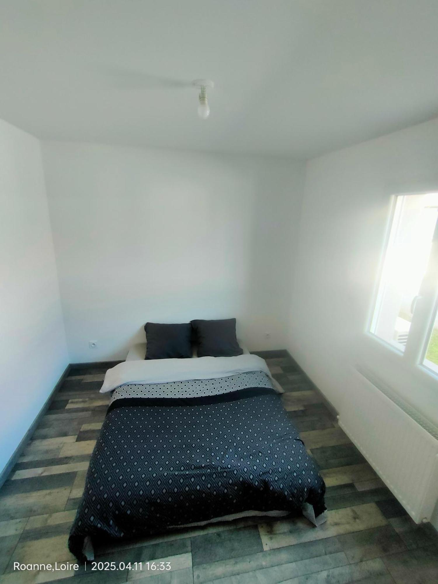 Chambre Dans Maison Plain-Pied Moderne Roanne Buitenkant foto
