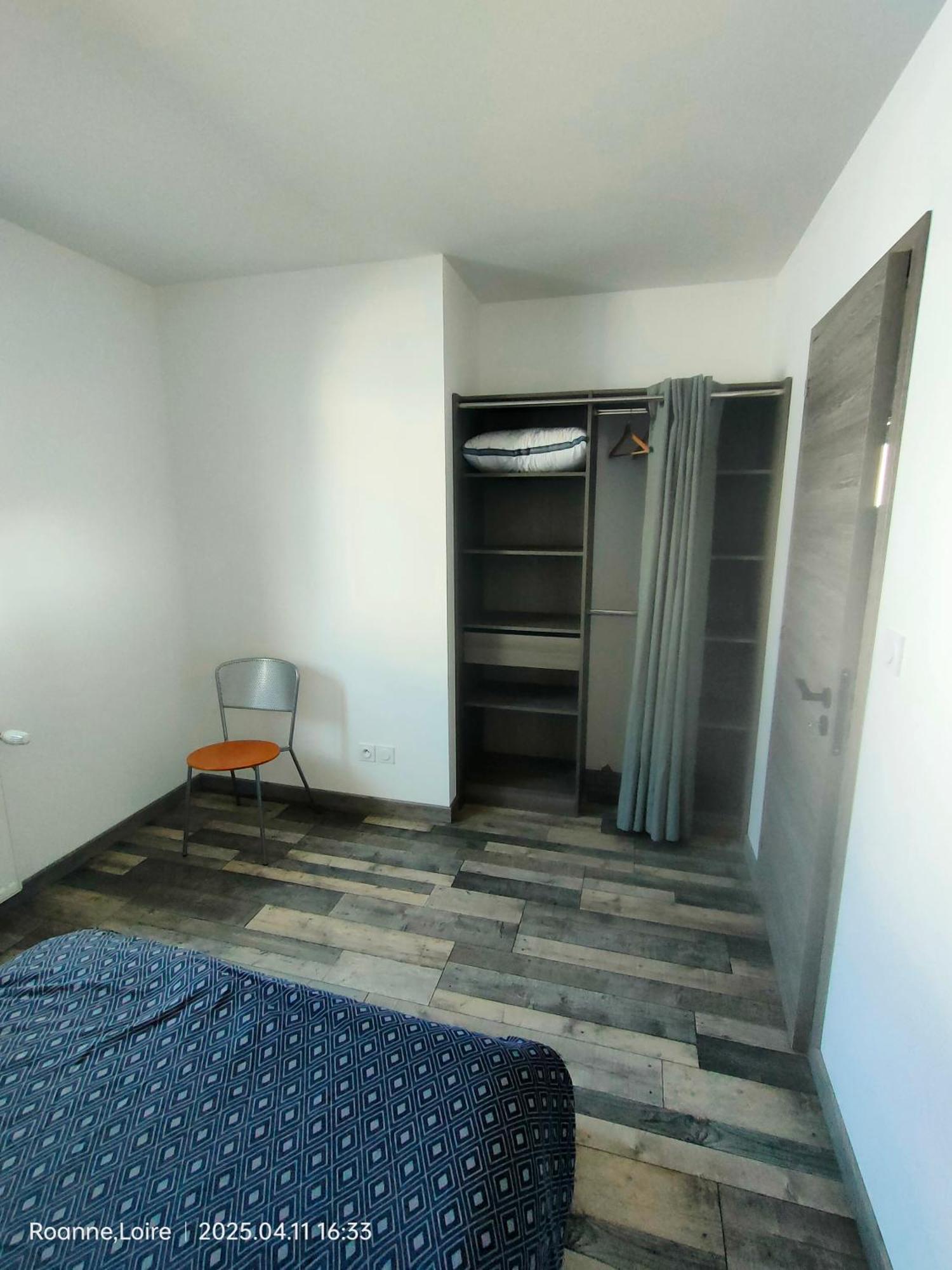 Chambre Dans Maison Plain-Pied Moderne Roanne Buitenkant foto